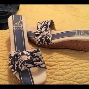 SPERRY SHOES New Size 8 NAVY and WHITE
